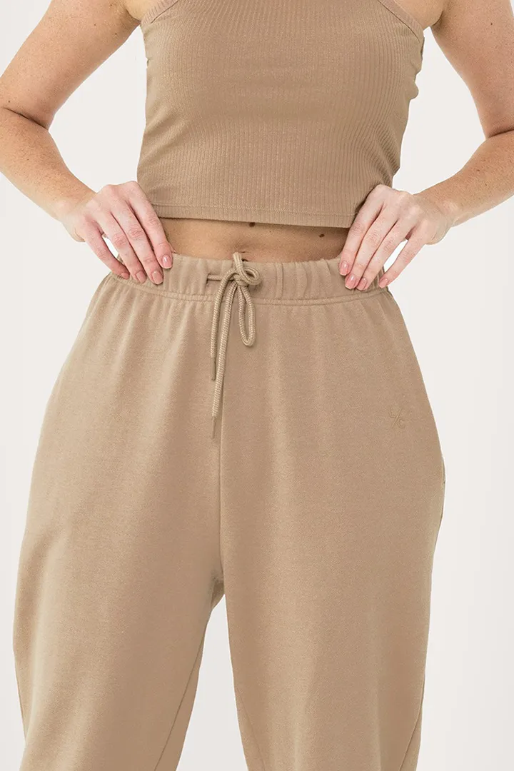 LIFE LOUNGE OVERSIZED JOGGER - CARAMEL